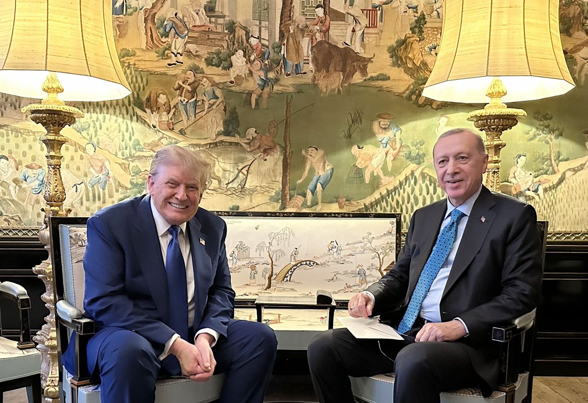 Cumhurbaşkanımız Sayın Recep Tayyip Erdoğan, "NATO Devlet ve Hükümet Başkanları Zirvesi" için bulunduğu Hollanda'nın Lahey kentinde ABD Başkanı Donald Trump ile bir araya geldi.