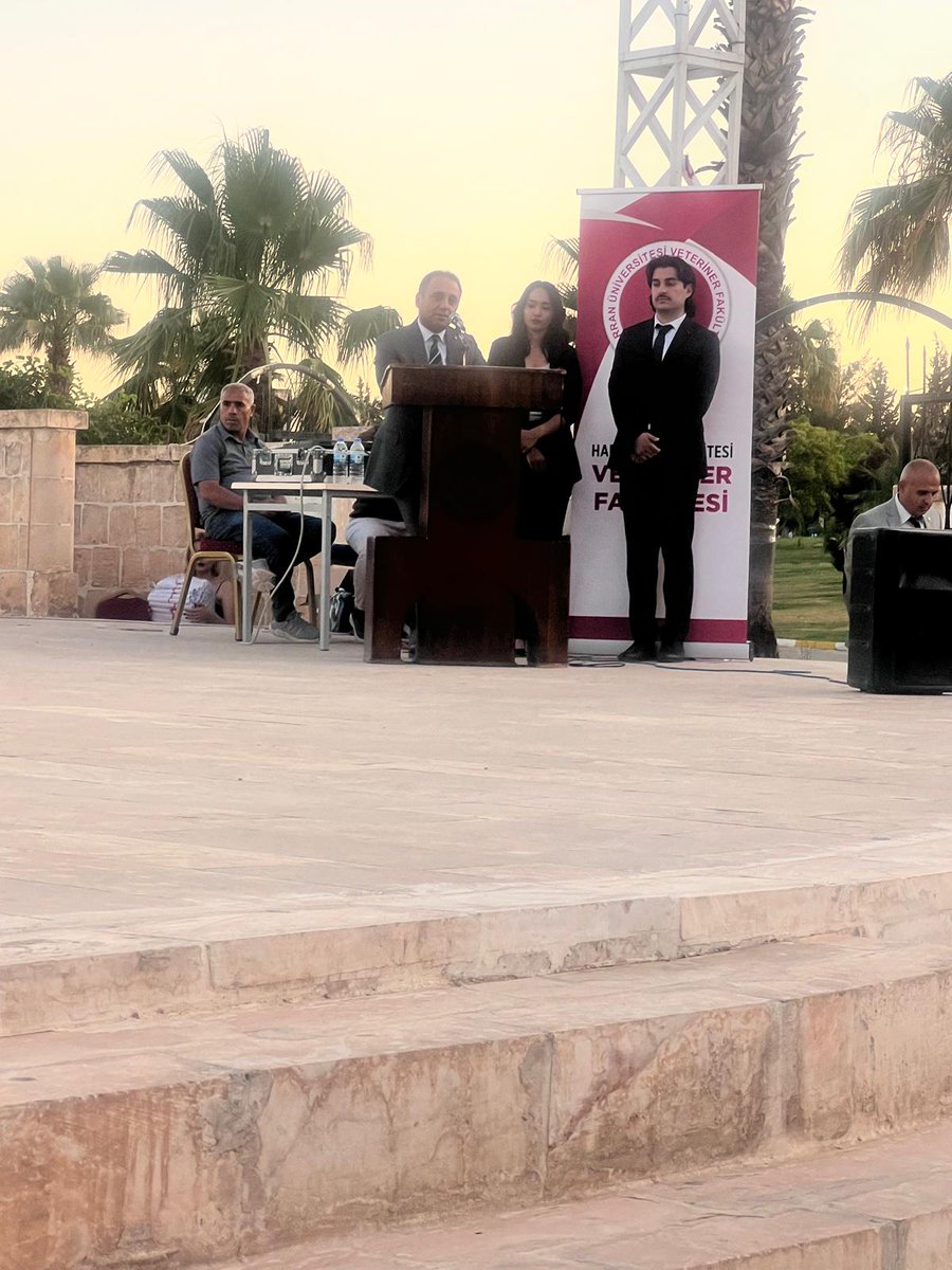 Harran Üniversitesi Veteriner Fakültesinin "2025 yılı Mezuniyet ve Yemin Töreni" programını Türk Veteriner Hekimleri Birliği Başkanımız Sayın <a href="/ali_eroglu44/">ALİ EROĞLU</a> katılımı ile gerçekleştirdik.Camiamıza dahil olan tüm meslektaşlarımızı kutluyor, çalışma hayatlarında başarılar diliyoruz.