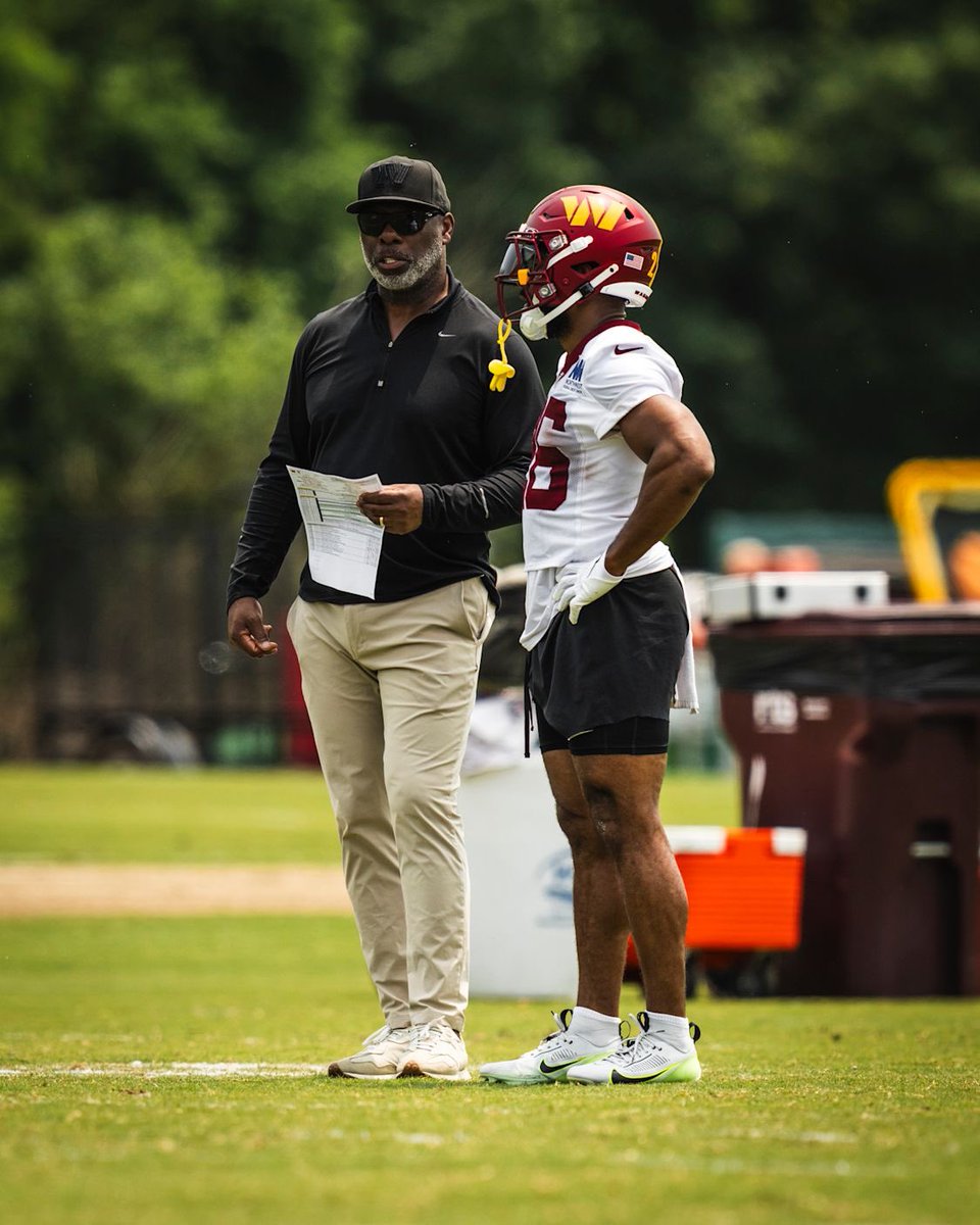 Commanders_DC's tweet photo. Tweeting at the
@Commanders
 everyday until they follow me...

Day 1,850

And the offseason continues, here are some of the best pictures, as the team moves into the third phase of their offseason program…

#WashingtonCommanders #HTTC #RaiseHail  #Day1850 1️⃣8️⃣5️⃣0️⃣ https://t.co/5GP3Do3cBB