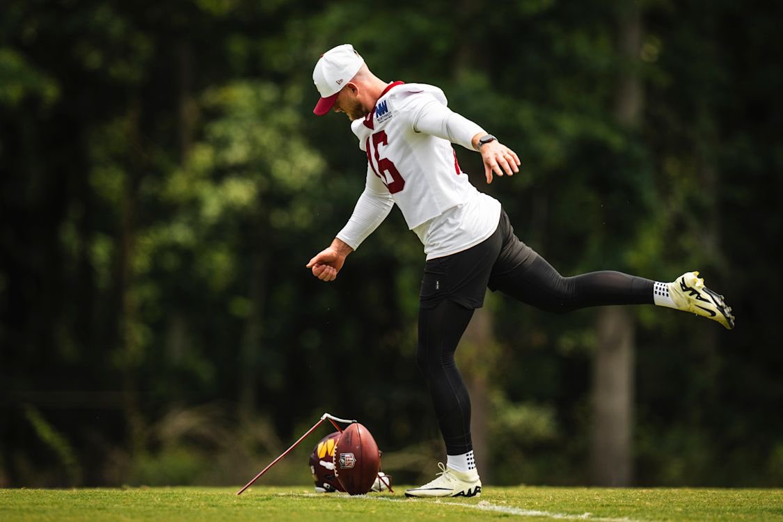 Commanders_DC's tweet photo. Tweeting at the
@Commanders
 everyday until they follow me...

Day 1,850

And the offseason continues, here are some of the best pictures, as the team moves into the third phase of their offseason program…

#WashingtonCommanders #HTTC #RaiseHail  #Day1850 1️⃣8️⃣5️⃣0️⃣ https://t.co/5GP3Do3cBB