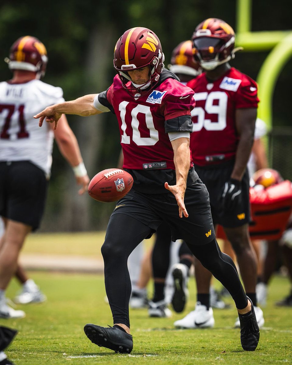 Commanders_DC's tweet photo. Tweeting at the
@Commanders
 everyday until they follow me...

Day 1,850

And the offseason continues, here are some of the best pictures, as the team moves into the third phase of their offseason program…

#WashingtonCommanders #HTTC #RaiseHail  #Day1850 1️⃣8️⃣5️⃣0️⃣ https://t.co/5GP3Do3cBB