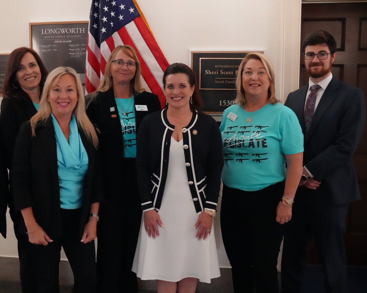 RepSheriBiggs's tweet image. Great to meet with the incredible women of @Women4GunRights today. Their passion, patriotism, and commitment to protecting our constitutional freedoms is inspiring. Proud to stand with them in defense of the Second Amendment!