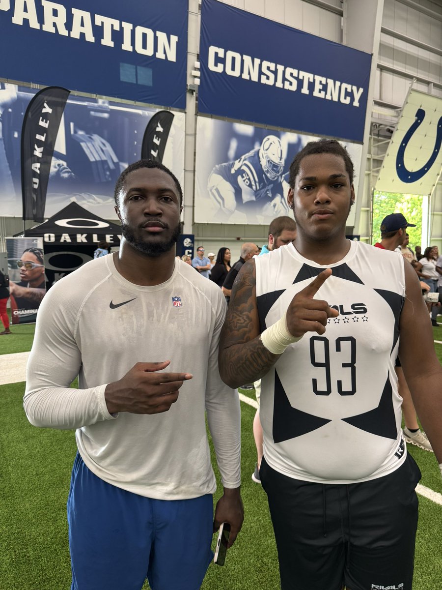Before announcing his commitment to #Mizzou, Khalief Canty Jr. met former Tigers safety Jaylon Carlies during Rivals Five-Star at the Indiana Farm Bureau Football Center.