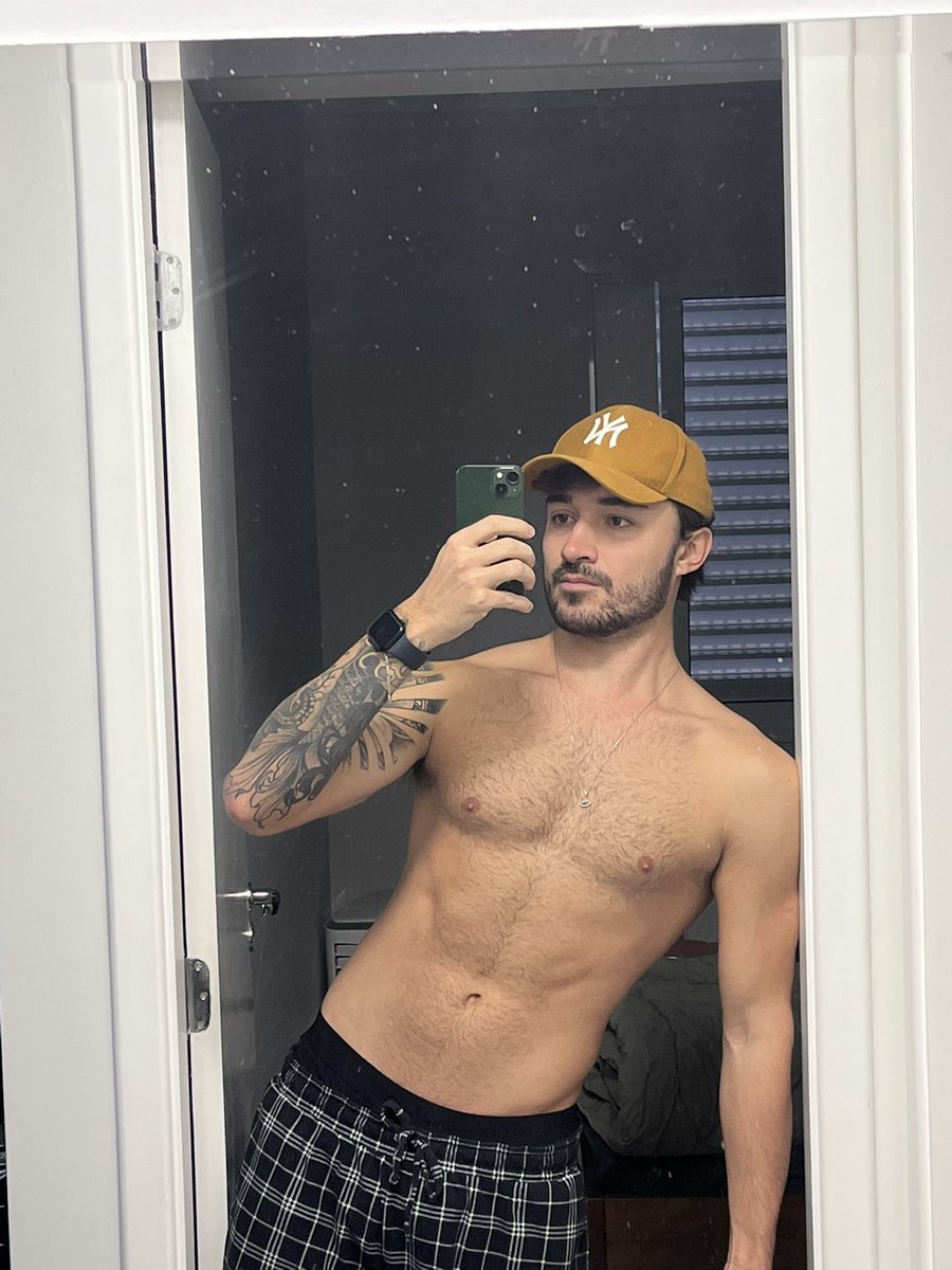 lorenzo_michelu's tweet photo. WATAAA! 

Pra quem sempre reclamou que não conseguia me ver pelado no OF… tá no ar meu Privacy. Só conteúdo pra te deixar de pau duro, ou molhadinho. Cola lá. Chudai!

https://t.co/iNdweial3E https://t.co/WThnUHwT48