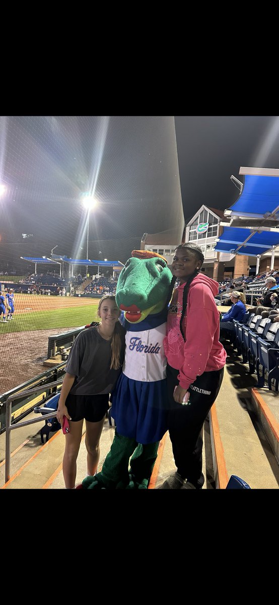 VicT2029's tweet photo. #softball 🥎 
#Florida 
#universityofFlorida
#GaPower14u
1st college softball game. https://t.co/GzbxBTlh5I