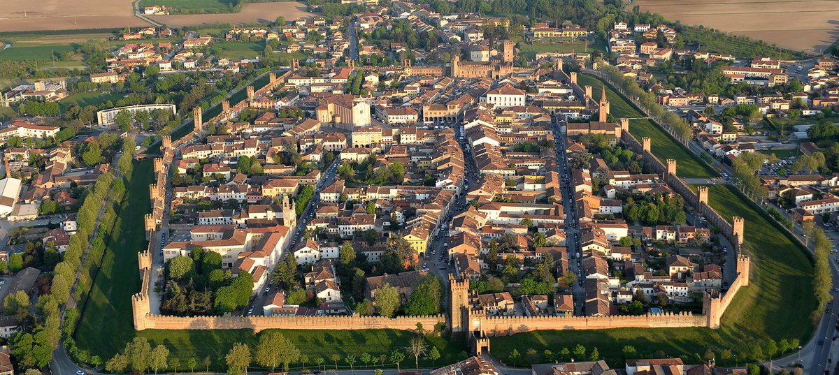 LandsknechtPike's tweet photo. Montagnana in the province of Padova, Veneto. 🇮🇹

One of the most aesthetic cities with medieval walls still preserved!

The 2km long wall was first built in 11th century and further strengthened in 14th century, withstanding the attack of Veronese bombards in 1386. https://t.co/IXZ5C1vU5J