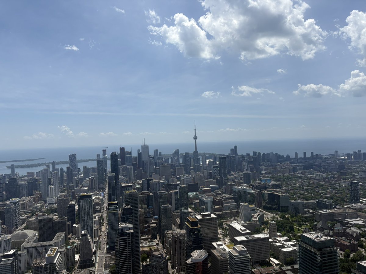 ☁️ The top floor of Canada’s first supertall skyscraper offered some breathtaking views of Toronto’s skyline.