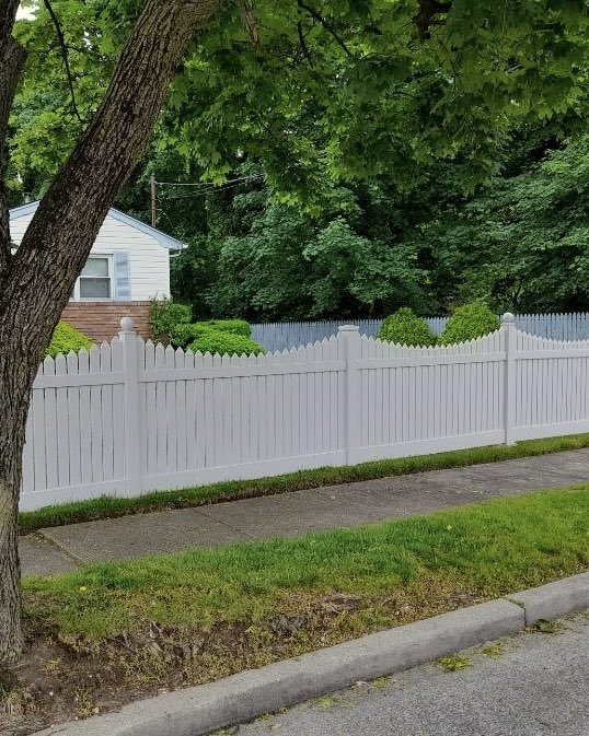 Liberty_Fence's tweet photo. We installed this 48” Venus scallop-style #vinylfence in #GardenCity—complete with custom spaced pickets, spaded caps, and alternating Ball and New England post tops for a subtle but standout finish.

#pvcfence #vinylfences #vinylfencing #fencedesign #fenceconpany #LongIsland https://t.co/mGAvHKODuf