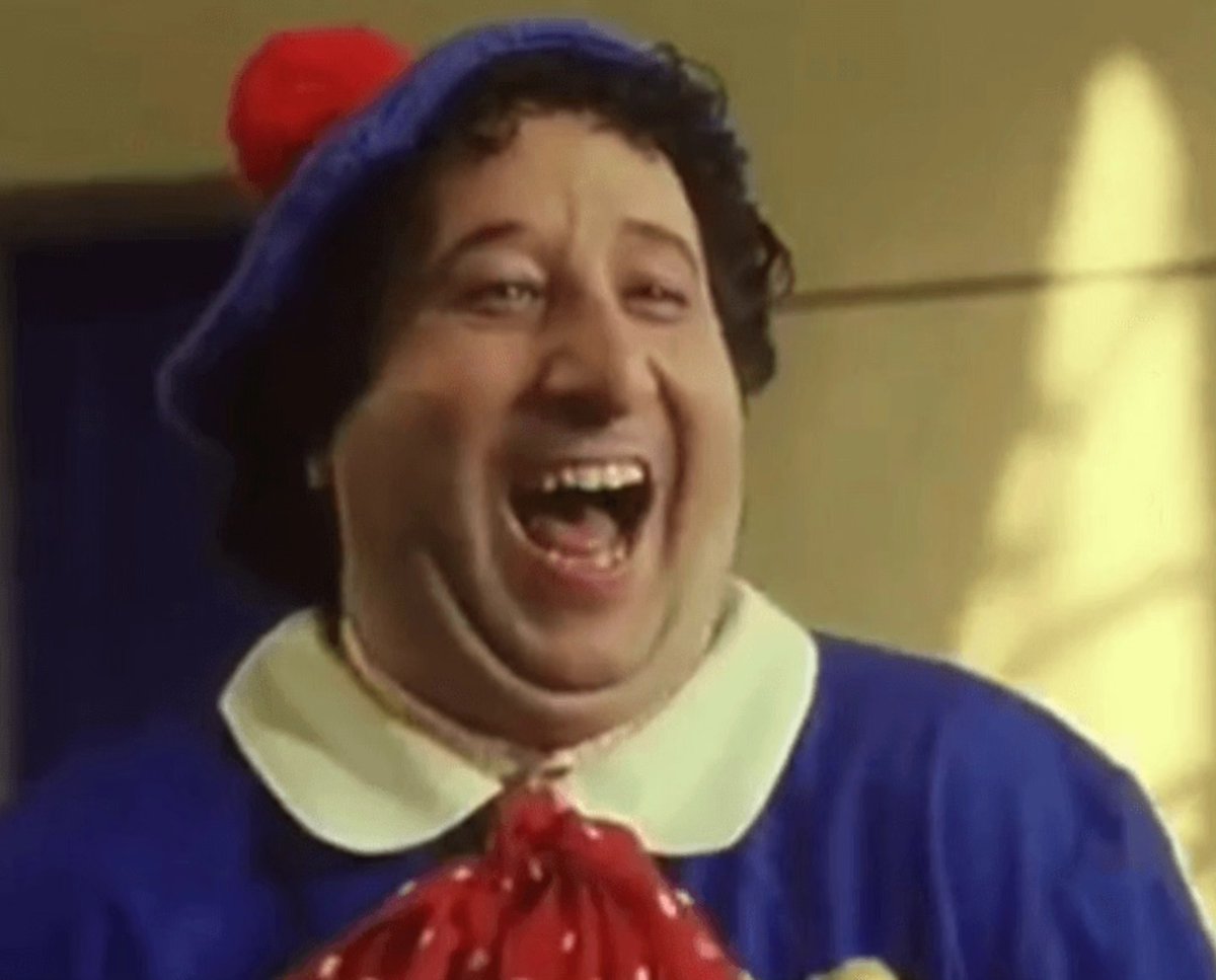 A proposito di #alvarovitali: ciao e grazie per le tante risate, genuine e "scorrette", con cui hai allietato i nostri anni belli. Per fortuna ho quasi tutti i tuoi film: continuerò a ridere alla tua memoria come se quegli anni non fossero mai passati. Buon viaggio!