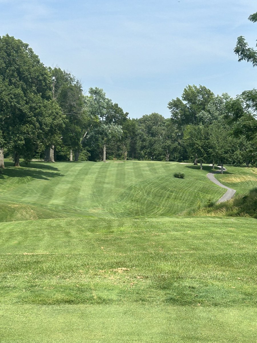 GolfweekRingler's tweet photo. Played Country Club of Terre Haute today for the first time. Really good old school layout that is in great shape with SMALL greens! Home of @RHITgolf https://t.co/MxZt6SdzRB