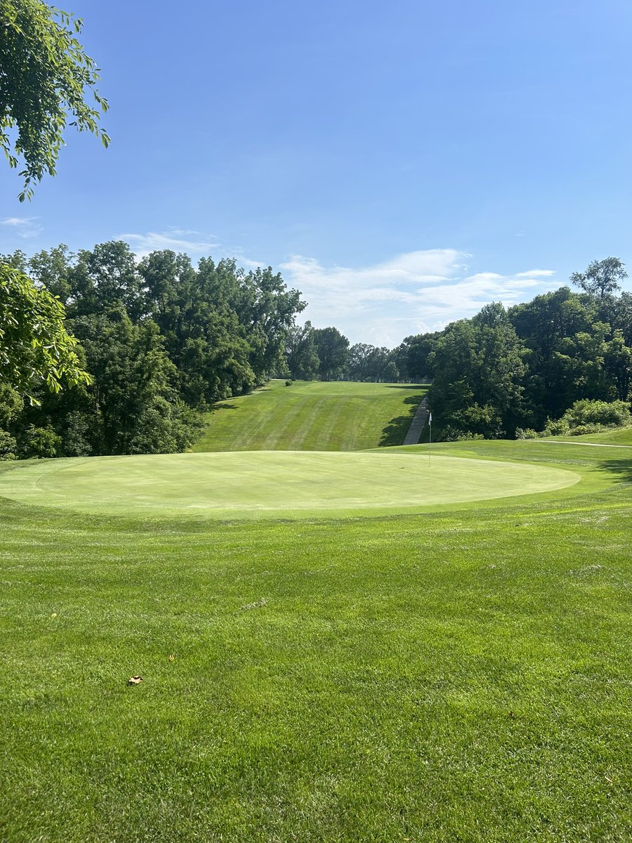 GolfweekRingler's tweet photo. Played Country Club of Terre Haute today for the first time. Really good old school layout that is in great shape with SMALL greens! Home of @RHITgolf https://t.co/MxZt6SdzRB