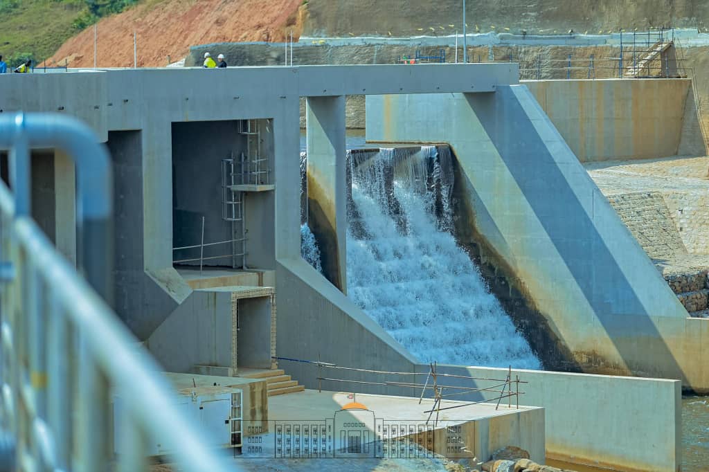 J’ai eu l’honneur d’inaugurer, aux côtés de S.E. le Président <a href="/GeneralNeva/">SE Evariste Ndayishimiye</a>, le barrage hydroélectrique de Jiji, ce 24 juin au #Burundi.
Avec ses 32,5 MW, ce projet marque une avancée majeure vers l’accès universel à l’énergie.