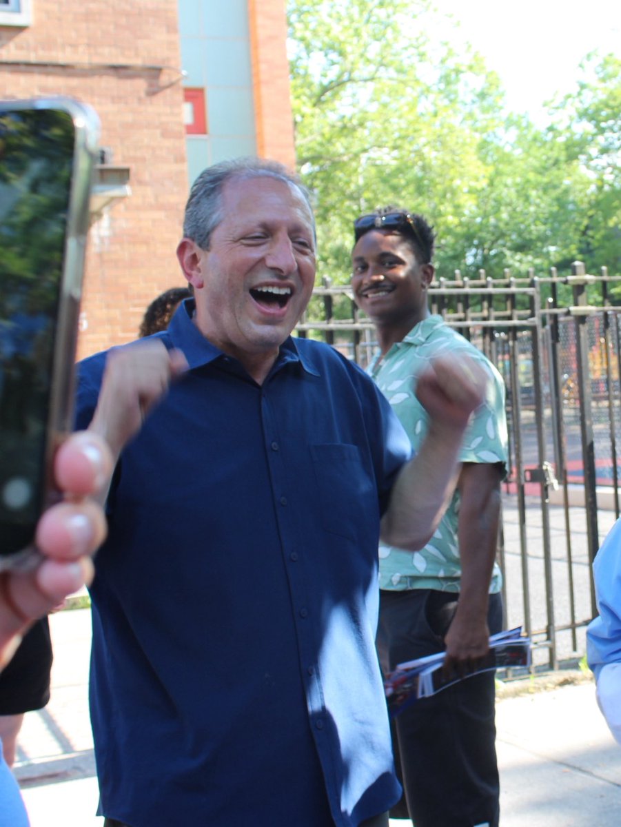 sophieota's tweet photo. Pure #dadlander Election Day joy ft. @OsseChi https://t.co/FaC9o7VKDD