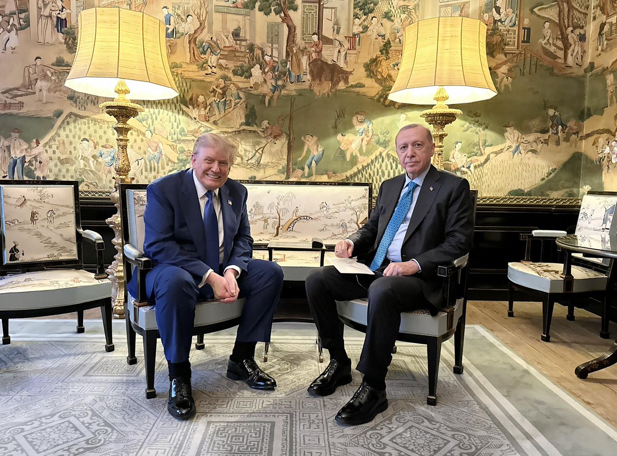 Cumhurbaşkanımız Sayın Recep Tayyip Erdoğan, NATO Devlet ve Hükûmet Başkanları Zirvesi için bulunduğu Lahey’de Amerika Birleşik Devletleri Başkanı Donald Trump ile bir görüşme gerçekleştirdi.

Görüşmede Türkiye ile ABD ikili ilişkileri, bölgesel ve küresel konular ele alındı.