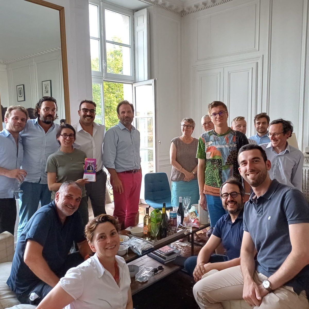 Foulques44's tweet photo. Réunion des responsables de quartier de notre mouvement #infinimentNantes 
Objectif ? La victoire à #Nantes en 2026 pour redevenir FIERS de notre belle ville. 
#municipales2026 #foulques26 https://t.co/Xma6RygnD9