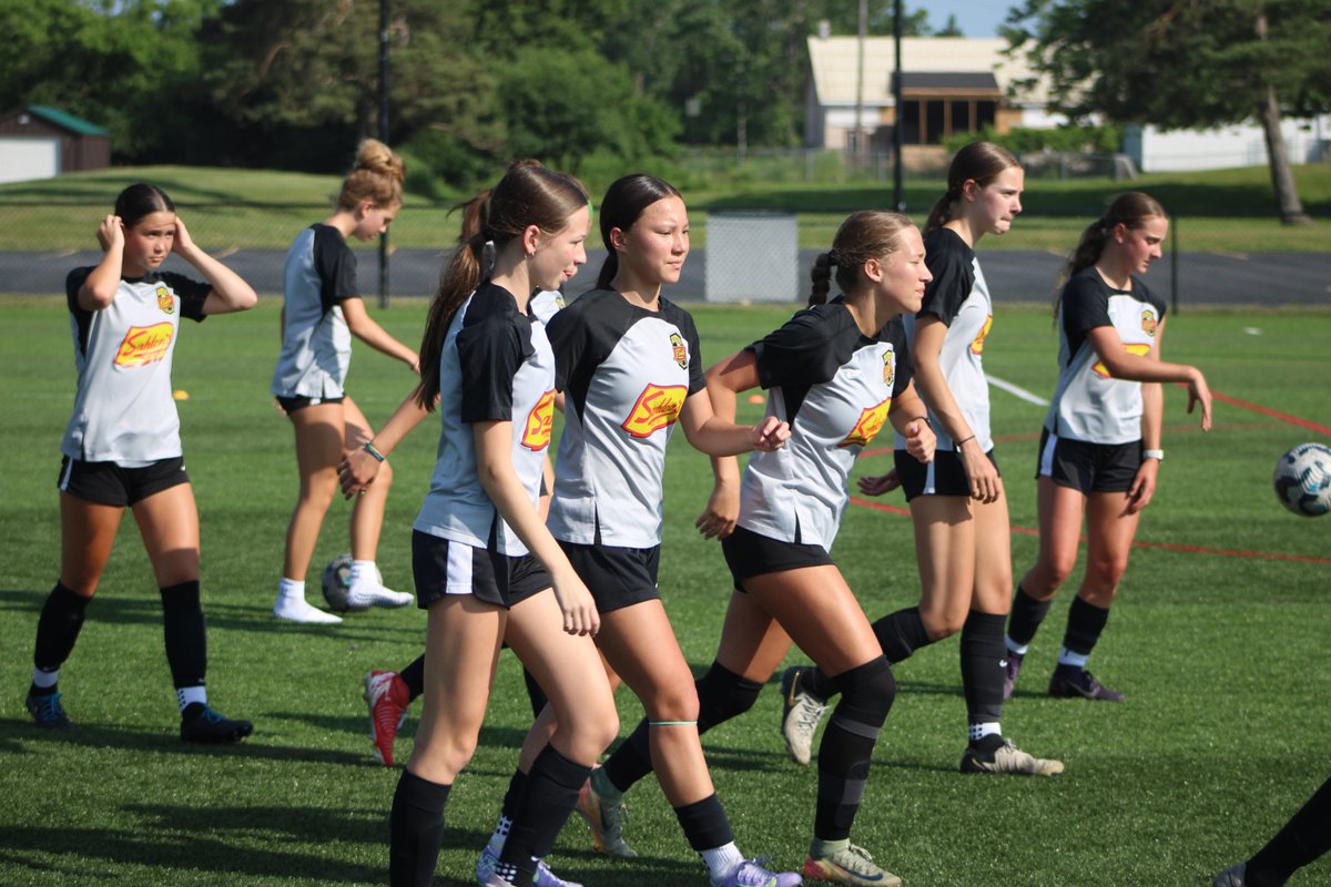 WNYFlashAcademy's tweet photo. Our 2010G ECNL team is wrapping up its final training session today at Flash Fields before heading out West for playoffs... good luck, girls!!
#FlashFamily https://t.co/4r3ejVYnMQ