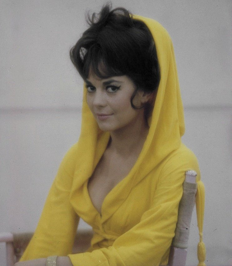 gaynarowlands's tweet image. how angelic is this pic of natalie wood on the set of the great race (1965)