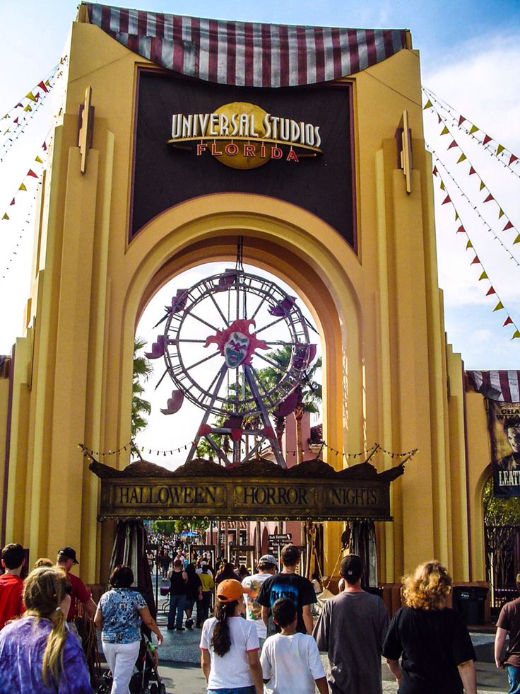 theverybusybeee's tweet photo. Hey @HorrorNightsORL this looked good on you, DO IT AGAIN. https://t.co/DkLVUaPliO