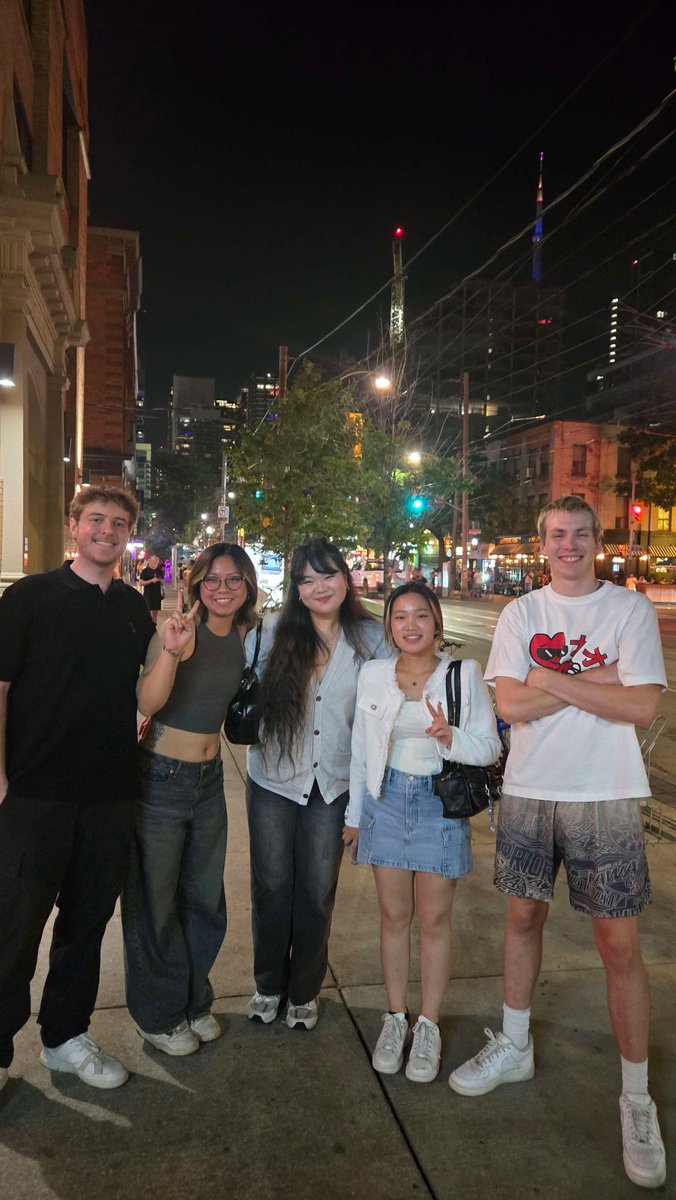 So happy I was able to see so many of my friends at Masters and meet people whose games I troll. Valorant is so W and I deadass cried when PRX won 💪💪 (if anyone has a Spike hoodie in Large please lmk)