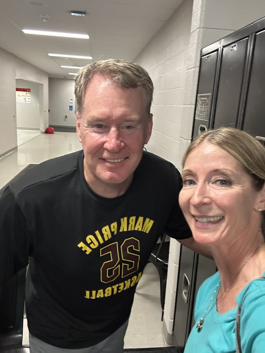 🌟I could only imagine this in the 90’s…  a picture with the legend- my basketball hero!!! 40% 3-point shooter, 90% free throw shooting (one of only 3 players!!!) Basketball legend, Cavs legend! #25 <a href="/Mark25Price/">Mark Price</a>