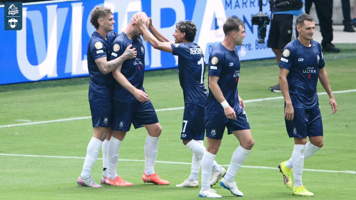 Footballogue's tweet photo. 𝗖’𝗘𝗦𝗧 𝗟’𝗘𝗫𝗣𝗟𝗢𝗜𝗧 𝗗𝗘 𝗟𝗘𝗨𝗥 𝗩𝗜𝗘 !!!!! 😍😍

Auckland City, le petit poucet de cette Coupe du Monde des Clubs, accroche le match nul face à Boca Juniors (1-1). 👏🇳🇿

Quelle performance sachant qu’ils en ont pris 10 contre le Bayern et 6 contre Benfica. https://t.co/2vOBAHbab5