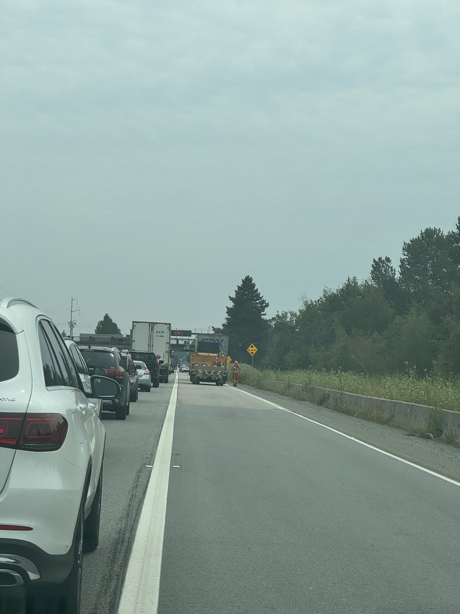Reality_Watch_'s tweet photo. @CityNewsVAN 99SB stall is in fact in the HOV lane, not the rightmost regular lane https://t.co/s1Wv9kNiKm