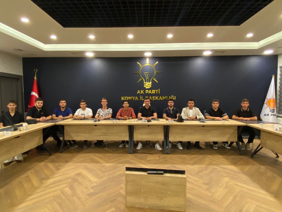 Haftalık Olağan Yönetim Kurulu Toplantımızı, İl Yeni Seçmen Başkanımız <a href="/UmutAkbaay/">Umut Akbay</a> riyasetinde İl Başkanlığımızda gerçekleştirdik.