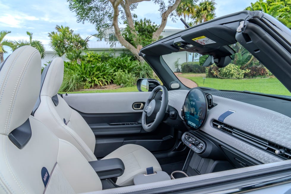FieldsAuto's tweet image. Sun’s out. Top’s down. Let’s ride. ☀️
The 2025 MINI Cooper Convertible is ready to turn every mile into a memory. Now available at Orlando MINI.

📞 (407) 835-2727
💻 iwantamini.com
#MINIConvertible #OrlandoMINI #IWantaMINI #FieldsAuto #OrlandoFL #2025MINI