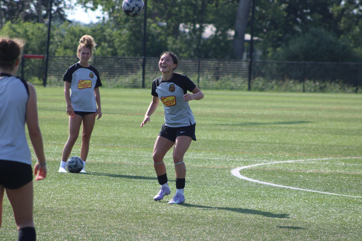 WNYFlashAcademy's tweet photo. Our 2010G ECNL team is wrapping up its final training session today at Flash Fields before heading out West for playoffs... good luck, girls!!
#FlashFamily https://t.co/4r3ejVYnMQ