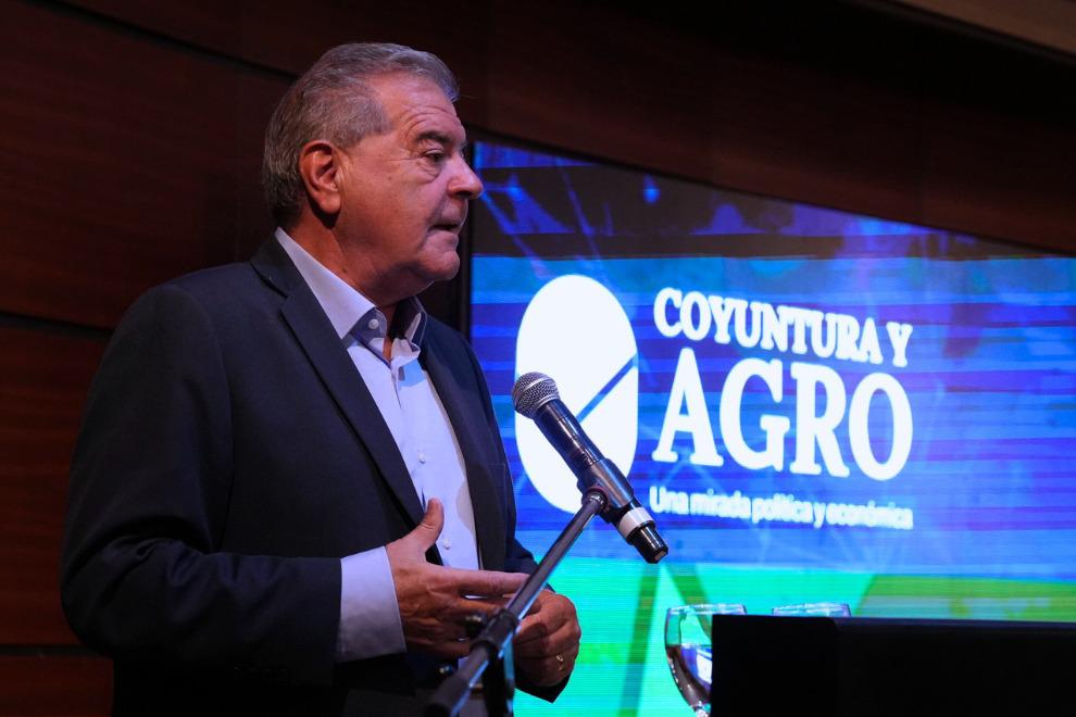 El ministro de Bioagroindustria, Sergio Busso SergioBussoOK, participó  del ciclo Coyuntura y Agro, realizada en el auditorio de La Voz del Interior.  La temática fue “La matriz energética argentina: la importancia estratégica de los #biocombustibles”.

campodirecto.com.ar/busso-insistio…