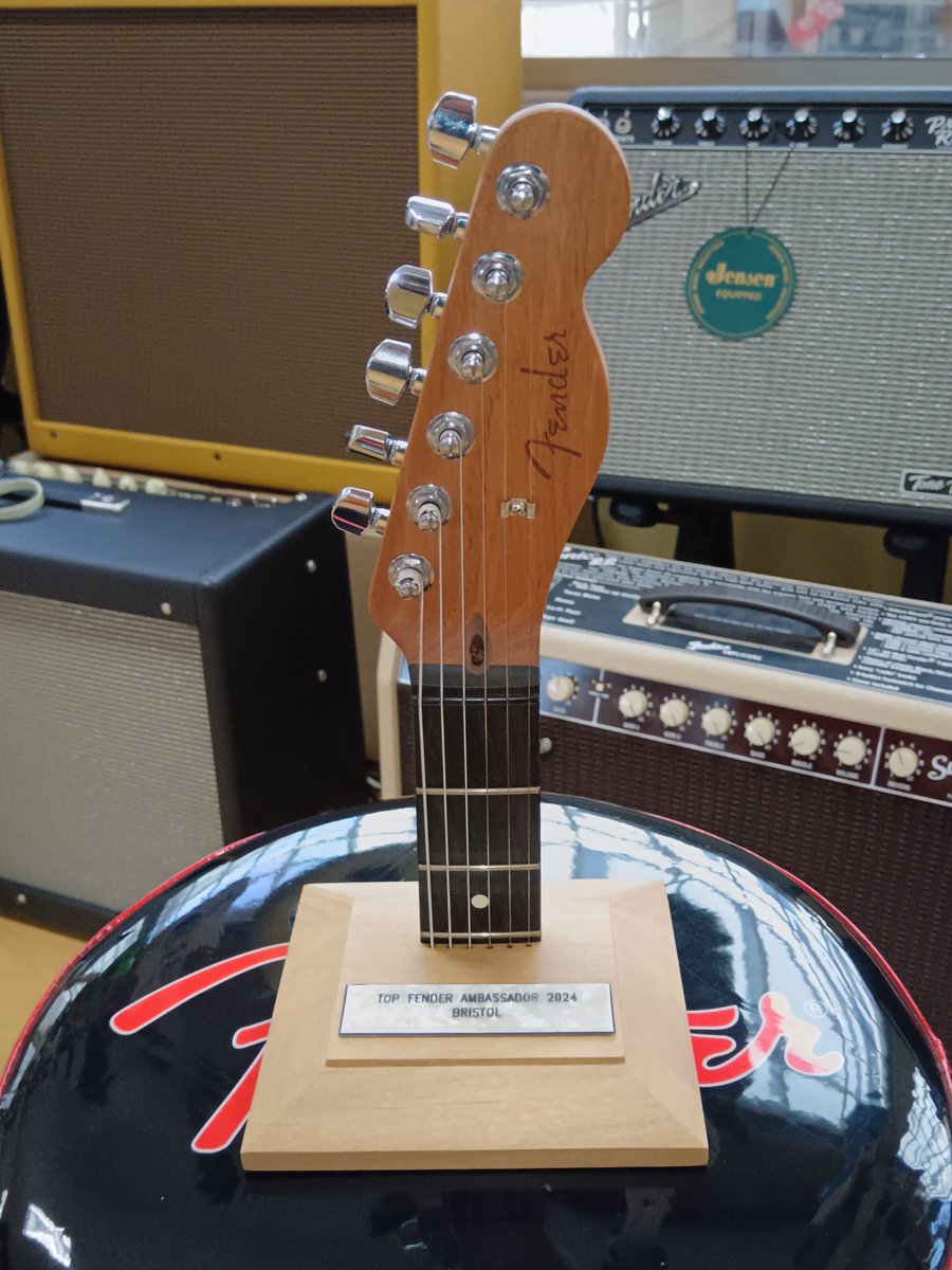 FenderCL's tweet image. Agradecemos a Fender Musical Instruments Corporation por este premio a Fender Chile (Importadora Bristol Ltda.) como "Top Fender Ambassador 2024" (Mejor Embajador de Fender 2024) para latinoamérica.