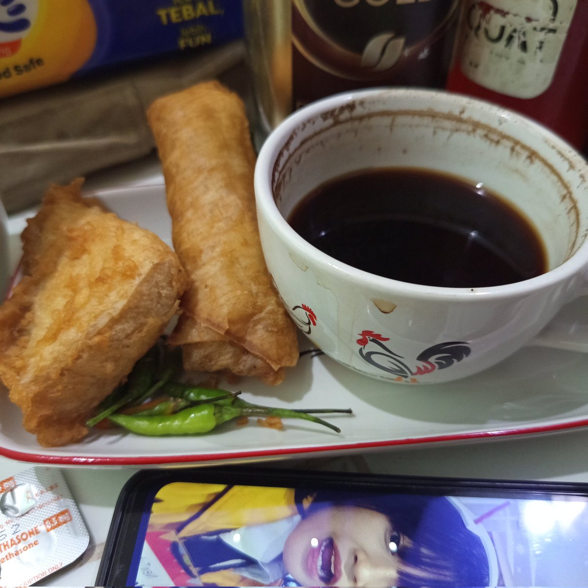 .
.
jika ada masalah
jangan cari siapa yang bersalah
tapi coba perbaiki apa yang salah

---

belajarlah saling menghargai
karena hati yang kecewa
tidak bisa selamanya di bayar dengan sebuah kata maaf

- tahu apa yang paling di cintai
   ( tahu-tahu si dia transfer.... ) 

☕🤣✨