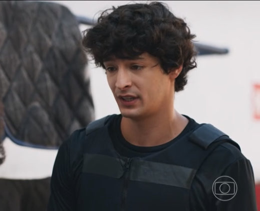 A heleninha preocupada com a reação do ivan sobre a foto, esqueceu mesmo que tem filho #ValeTudo