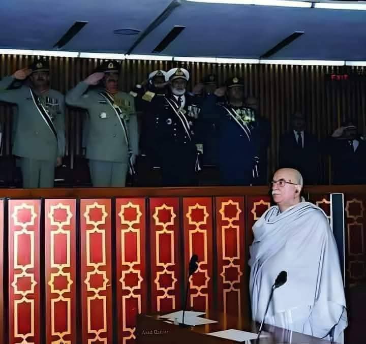 342 اراکین اسمبلی میں سب کی تقریر نشر ہوجاتی ہے لیکن اس ایک شخص کی تقریر کو کسی صورت باہر نہیں آنے دیا جاتا کیونکہ وہ بھی جانتے ہیں کہ جب وہ بولتا ہیں تو ان آئین شکن جرنیلوں کے کرتوتوں کو بے نقاب کرتا ہے۔

 یہ اس اسمبلی کی واحد آواز ہے جو ہمیش جمہور کی صدا بلند کرتی ہے۔