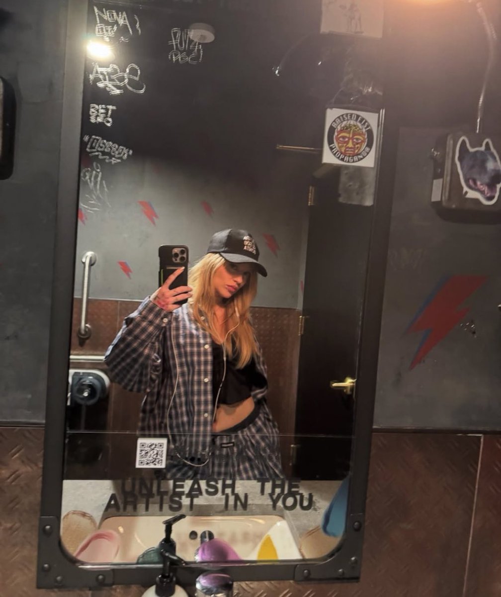 LS4! Luísa Sonza anuncia que entrou em HIATUS:

“Já aviso que vai demorar, bye bye.”