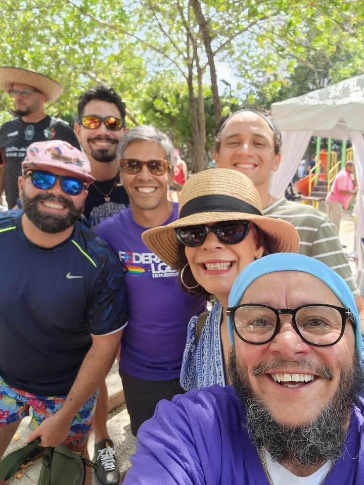 Este junte vale un montón. Hay miembros de la Junta Directiva y del Consejo Asesor de la <a href="/federacionpr/">Federación LGBTQ+ de Puerto Rico</a> así como la siempre aliada <a href="/marialourdespip/">María de Lourdes Santiago</a>. Esta lucha sigue, cueste lo que cueste. 🏳️‍🌈🇵🇷🏳️‍⚧️