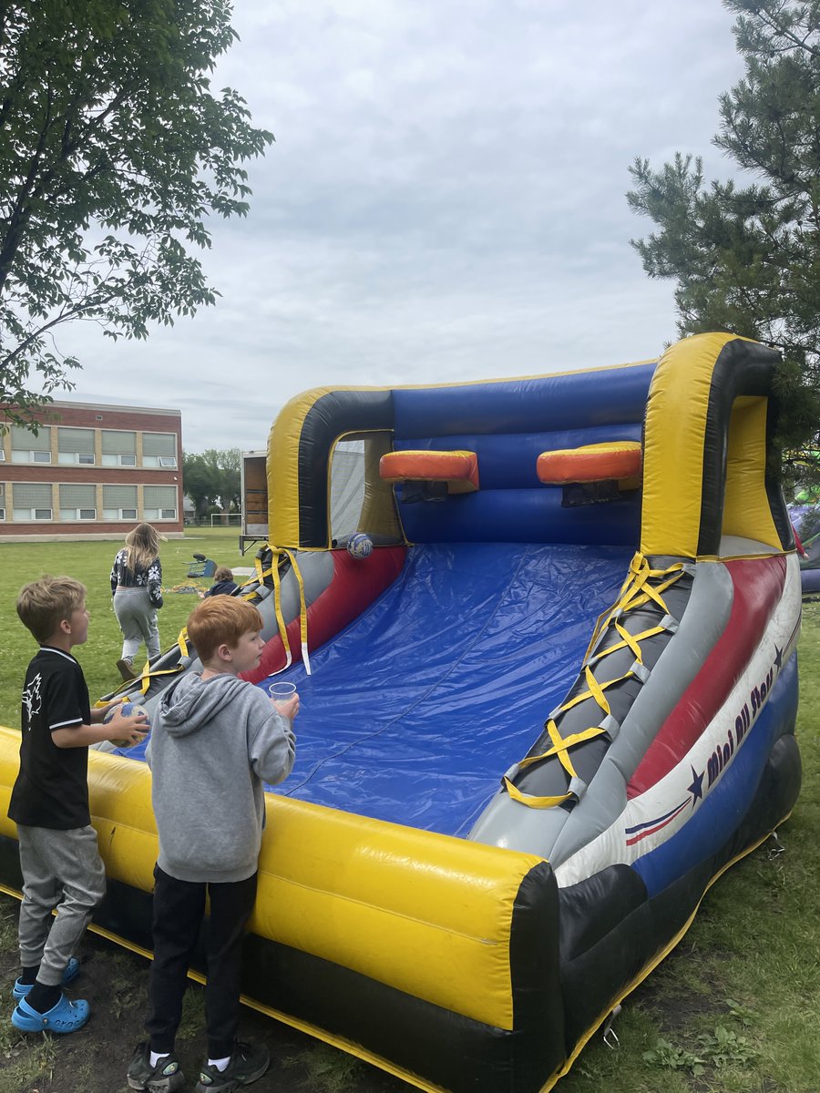 MichaelPavoneRE's tweet photo. What an incredible day this past Saturday at Picnic in the Park! 🌳🎉

We’re so grateful to our amazing sponsors who made it even more special:
Groove Dental
Hương Nguyễn art
Kristy Delwo with Flare Mortgages
Peter B Mason Lawyers
MPRG - Michael Pavone Realty Group https://t.co/i2uvTiw1Ye
