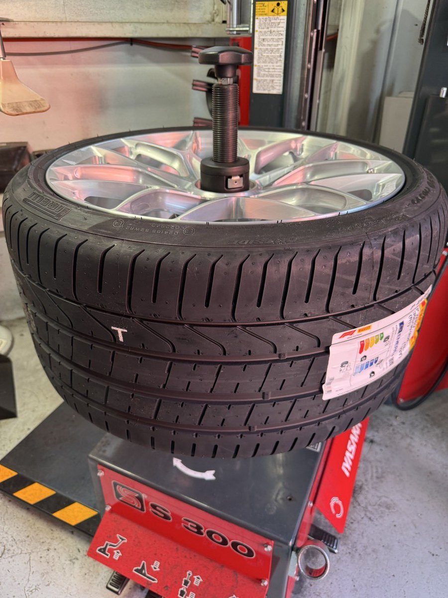 KKdesign11's tweet photo. Porsche 991.2gts✖️BCforged wheel 
デザインはACL07 
カラーはBrushed

お大人な感じでかっこよー😎
#porsche 
#9912gts 
#bcforged https://t.co/fMwLui5YAO