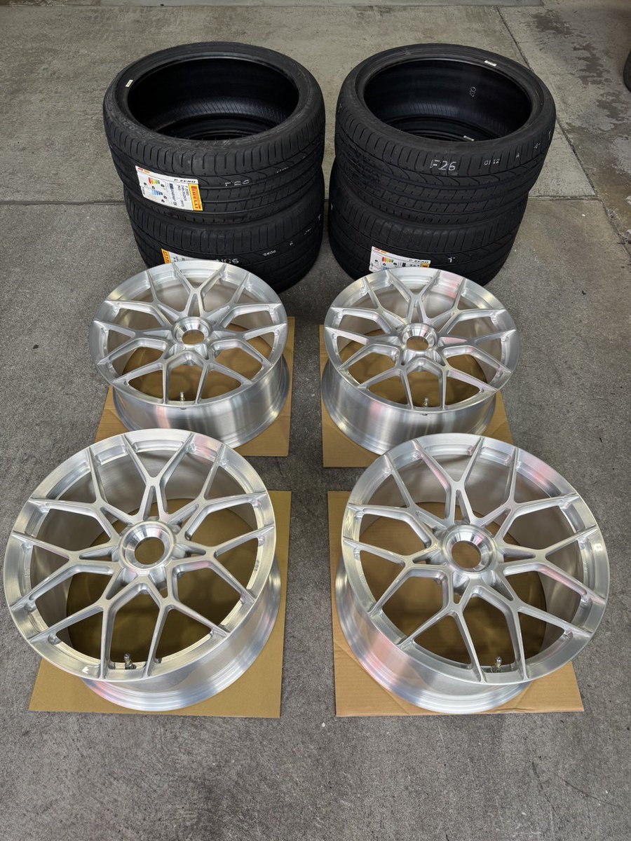 KKdesign11's tweet photo. Porsche 991.2gts✖️BCforged wheel 
デザインはACL07 
カラーはBrushed

お大人な感じでかっこよー😎
#porsche 
#9912gts 
#bcforged https://t.co/fMwLui5YAO