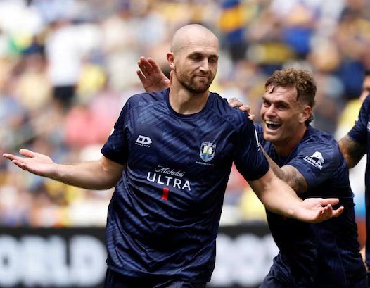 #Boca no pasó del empate ante un equipo semi amateur. Docentes, repositores, chapistas, agentes inmobiliarios, changarines y desempleados. Tiro, atención, OCHENTA Y DOS centros y apenas convirtió un gol. VERGONZANTE, PAPELONESCO y RIDICULA actuación. Lamentable partido. Los leo.