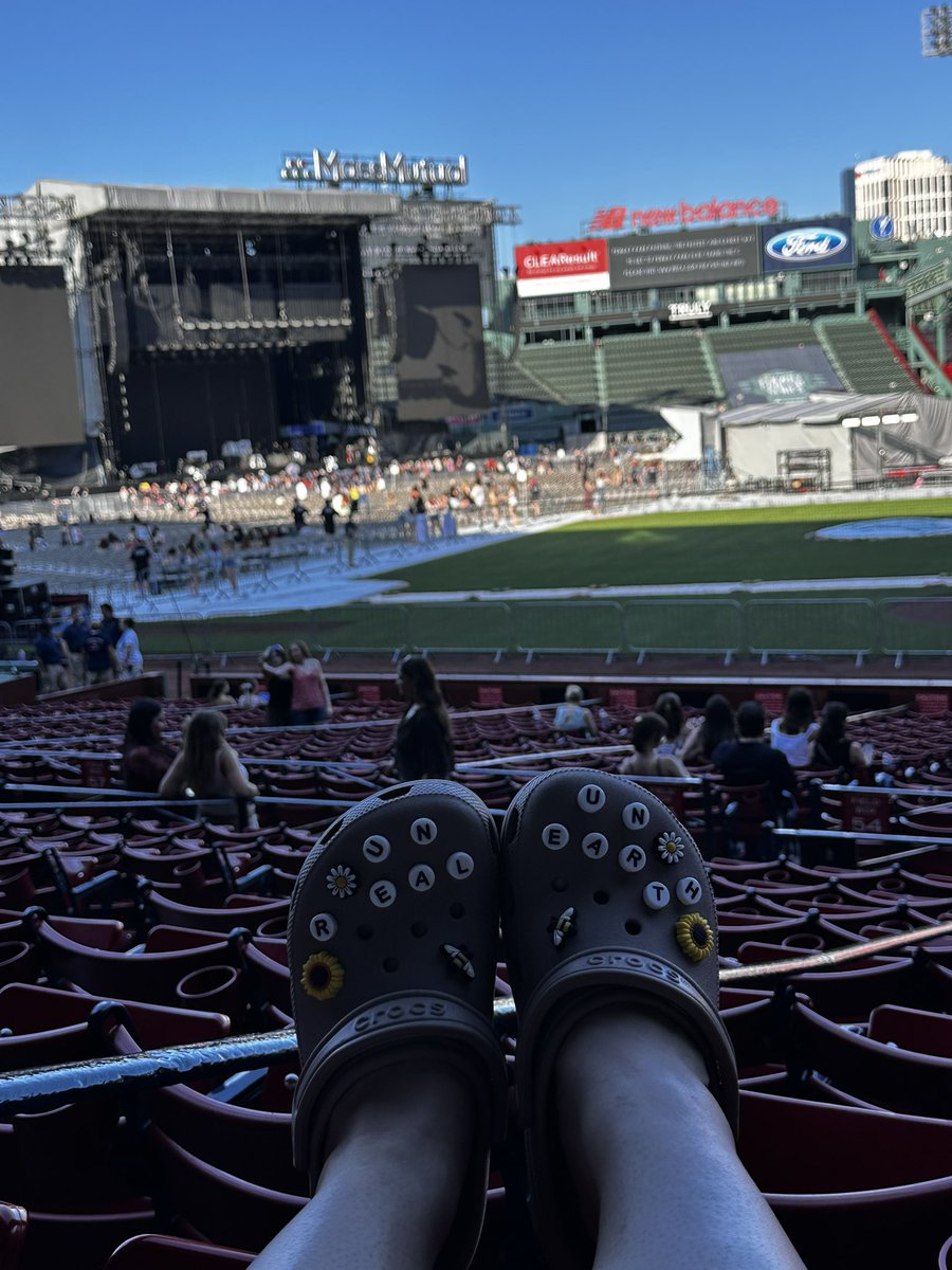 HAPPY FENWAY NIGHT 2 OOMFIES 🥰