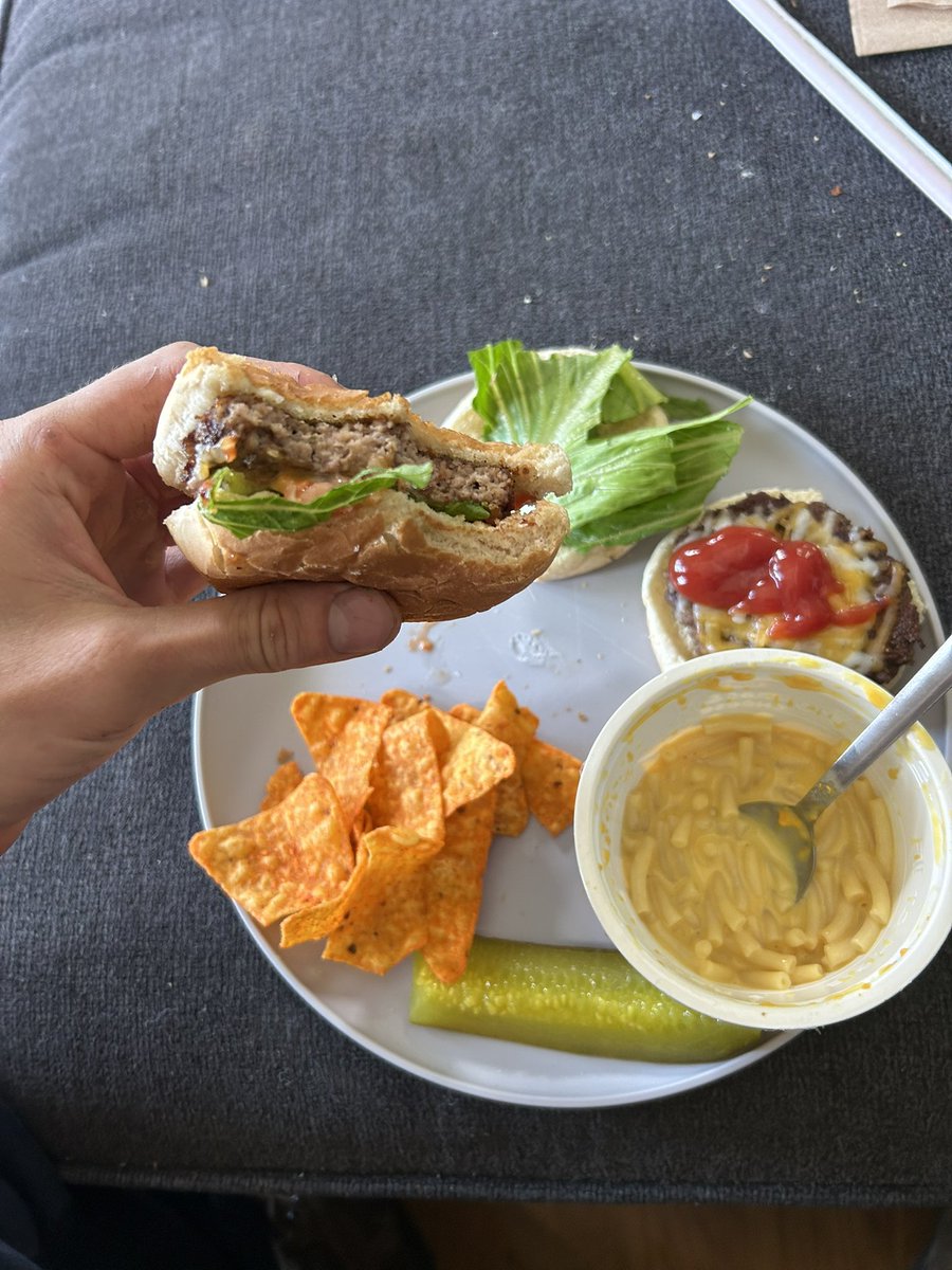 toxicking2110's tweet image. Does this play ? #Uptop #easymac