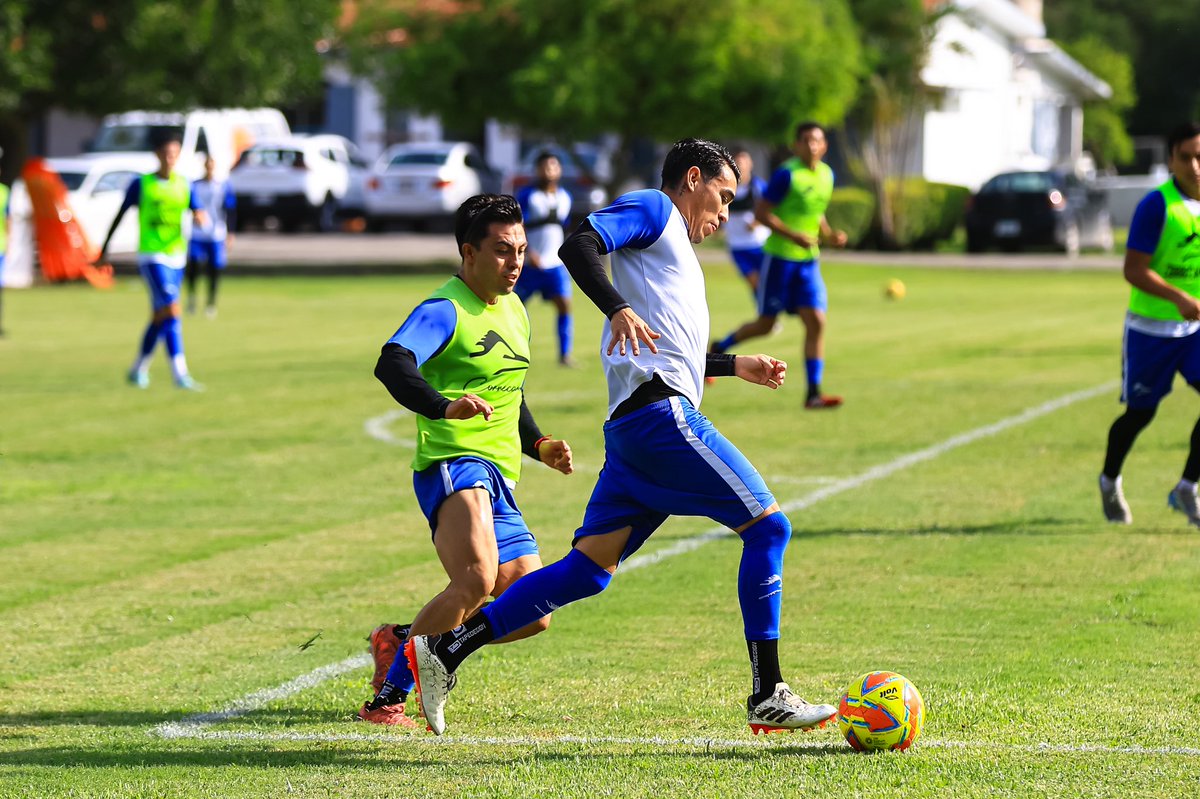 𝐑𝐔𝐌𝐁𝐎 𝐀 𝐍𝐔𝐄𝐒𝐓𝐑𝐎 𝐒𝐈𝐆𝐔𝐈𝐄𝐍𝐓𝐄 𝐏𝐀𝐑𝐓𝐈𝐃𝐎 🔜

La banda trabaja con todo en el CEFOR🌳 bajo el mando de nuestro CT comandado por el Profe Héctor Hugo Eugui🫡

#CorreXTusVenas🧡💙🤍