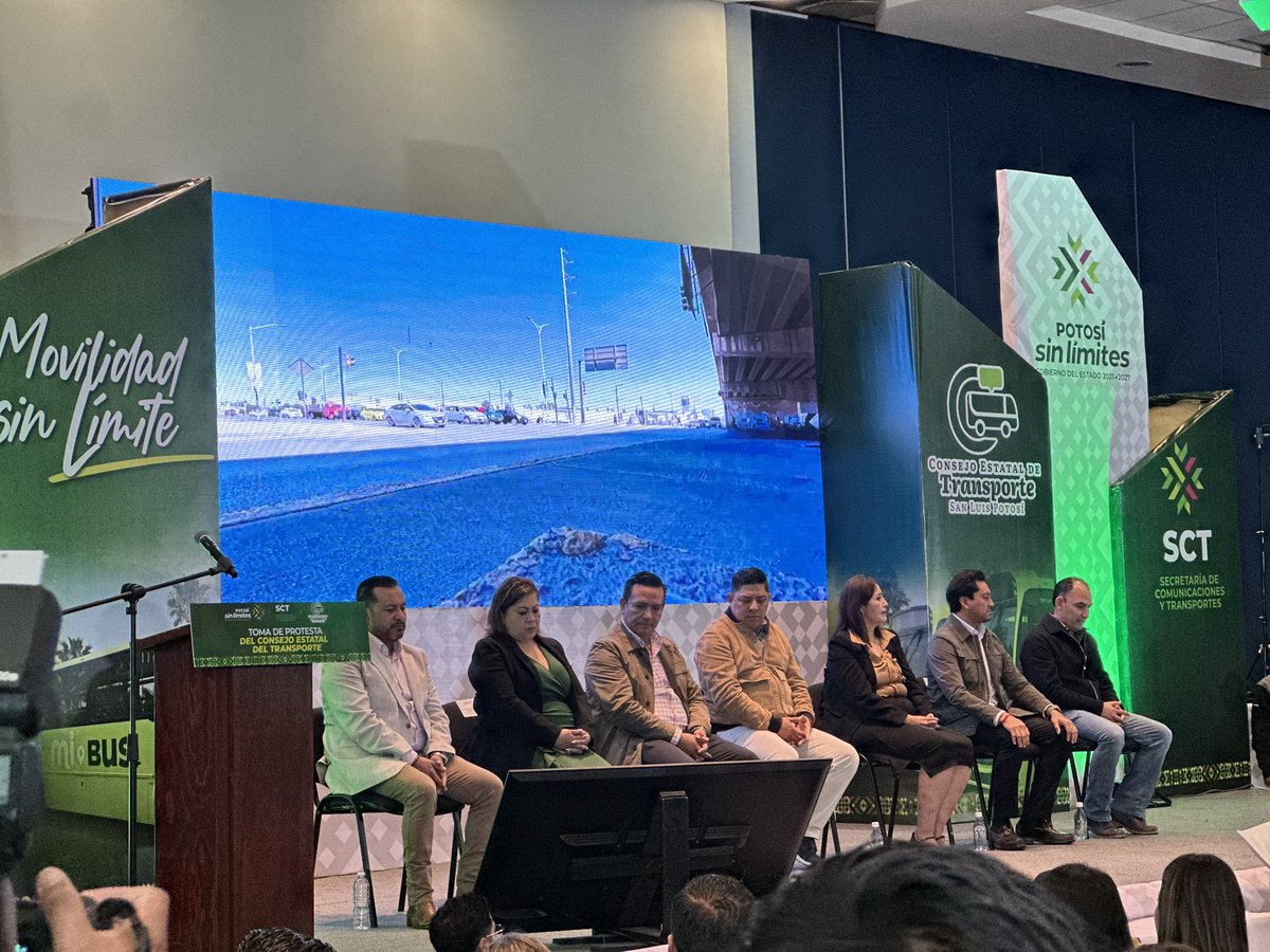 STPSSLP's tweet image. Este 24 de marzo, se llevó a cabo la toma de protesta del Consejo Estatal de Transporte en San Luis Potosí, un paso fundamental hacia un sistema de transporte público más eficiente, moderno e incluyente. y los trabajadores potosinos. 

💪🌱 #MovilidadSostenible #SLP
#SinLimites