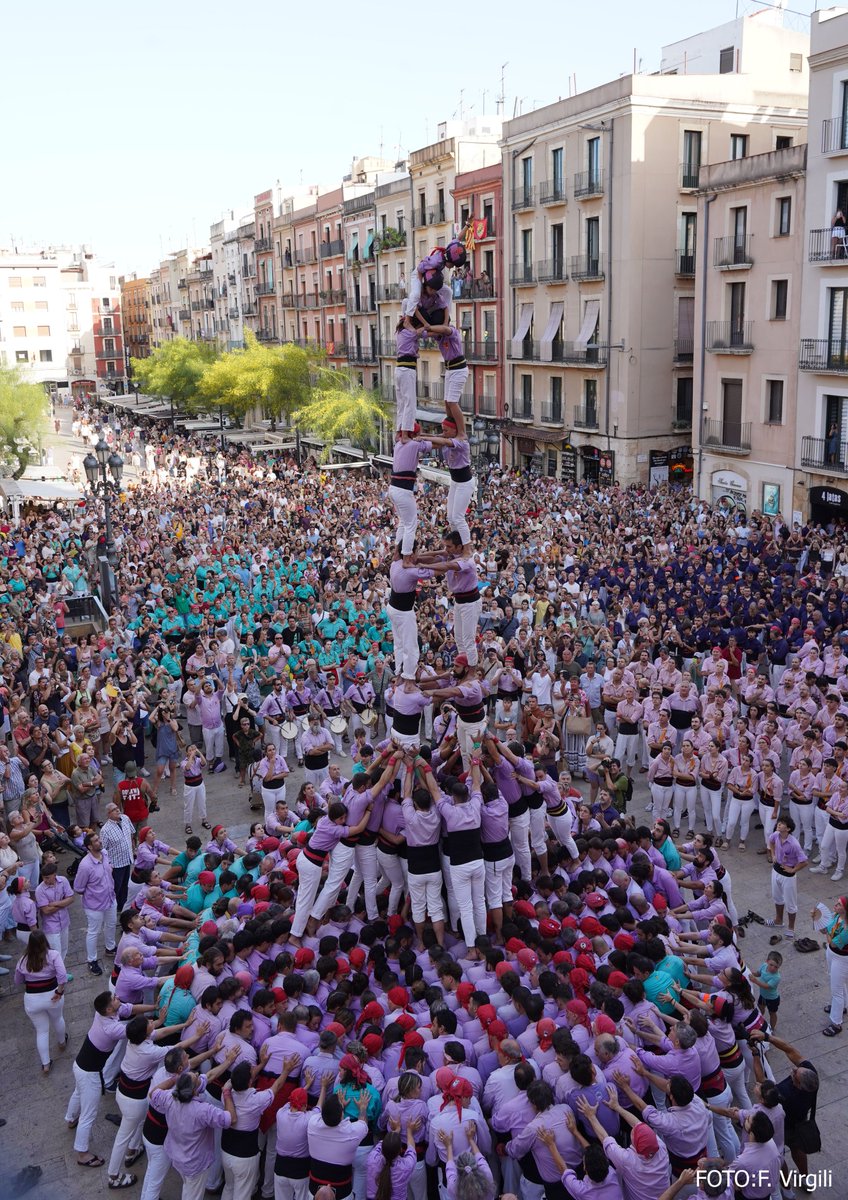 JoveDeTarragona's tweet image. 👉🏼 Sant Joan és el premi a l'assaig i és la base del que vindrà.

Hi vam estrenar el 4d9f i el vam acompanyar del 2d8f, el 4d8a, el pd7f, 3pd5 i 4pd4.

💥 Aquí comença el nostre estiu! #TotElQueCompartim

📸 F. Virgili

#castells