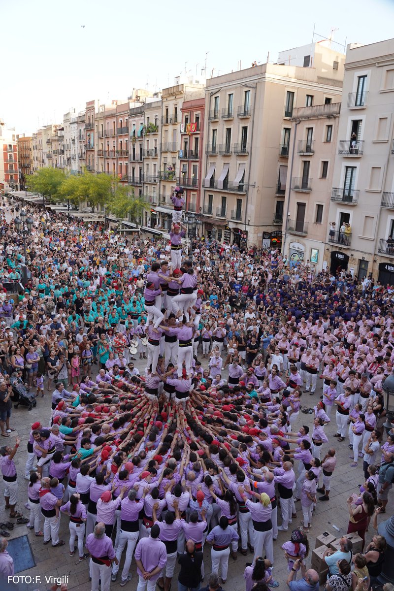 JoveDeTarragona's tweet image. 👉🏼 Sant Joan és el premi a l'assaig i és la base del que vindrà.

Hi vam estrenar el 4d9f i el vam acompanyar del 2d8f, el 4d8a, el pd7f, 3pd5 i 4pd4.

💥 Aquí comença el nostre estiu! #TotElQueCompartim

📸 F. Virgili

#castells