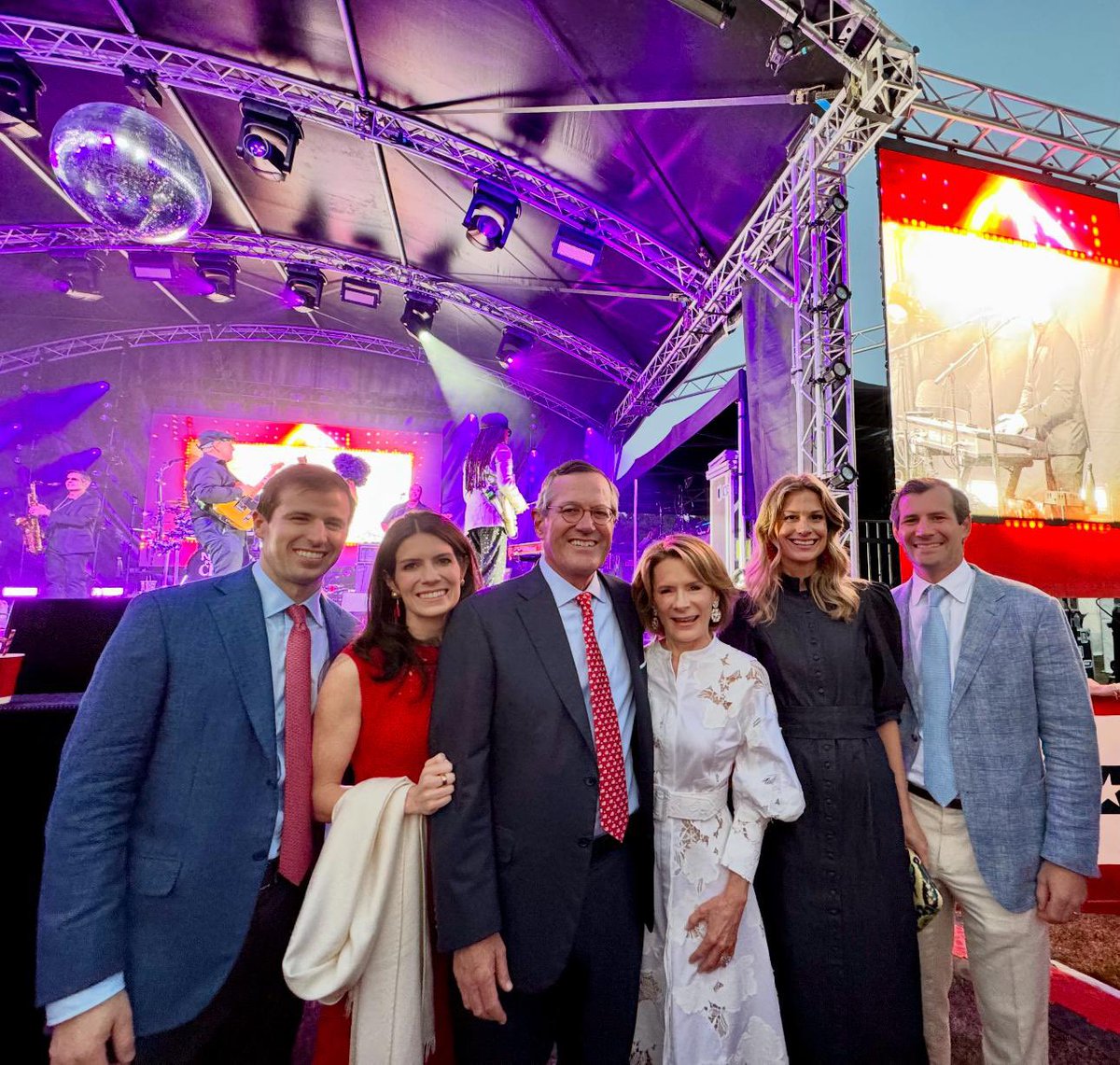 Ambassador Warren Stephens tweet media
