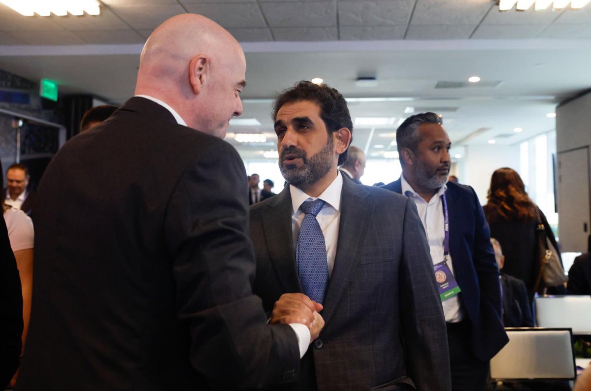 شارك الأمين العام للاتحاد الكويتي لكرة القدم الدكتور صالح المجروب في قمة الاتحاد الدولي لكرة القدم التنفيذية التي استضافتها مدينة ميامي بالولايات المتحدة الأمريكية خلال الفترة من 19 حتى 23 يونيو الحالي.
<a href="/KuwaitFA/">KuwaitFA</a>