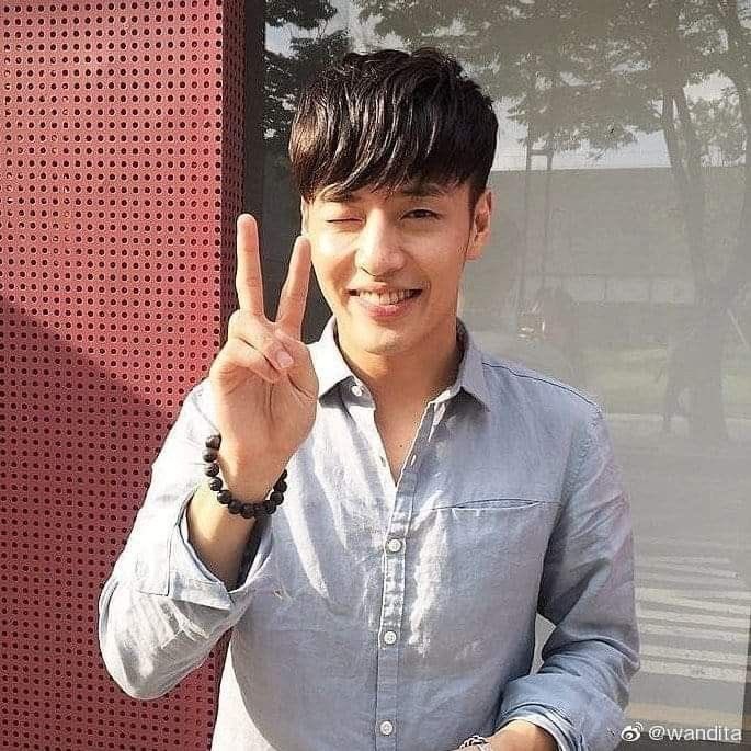 thinkerhaneul's tweet image. “how many days until squid game 3?”
the very intelligent kang haneul: