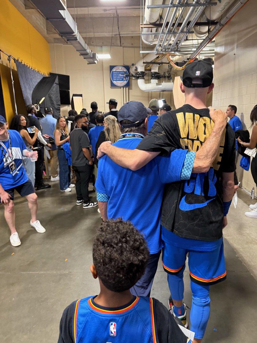 “Nothing better!”

Aggie Alex Caruso won his second NBA Championship. Fresh off the Game 7 victory, <a href="/ACFresh21/">Alex Caruso</a> and his dad walk off together

📸: Mike Caruso